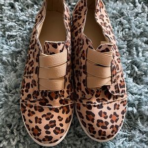 Beautiful animal prints snickers shoes 👟
